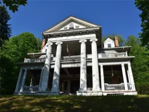 Victorian Masterpiece Schwab House With 6 Bedrooms & Original Woodwork Lists For $179,900!-4