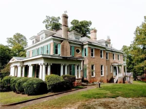 Virginia 1912 Boswell Mansion With 5,400 Sq Feet & Custom Curved Staircase Lists At Auction For 25K-1