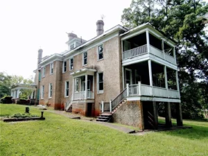 Virginia 1912 Boswell Mansion With 5,400 Sq Feet & Custom Curved Staircase Lists At Auction For 25K-11